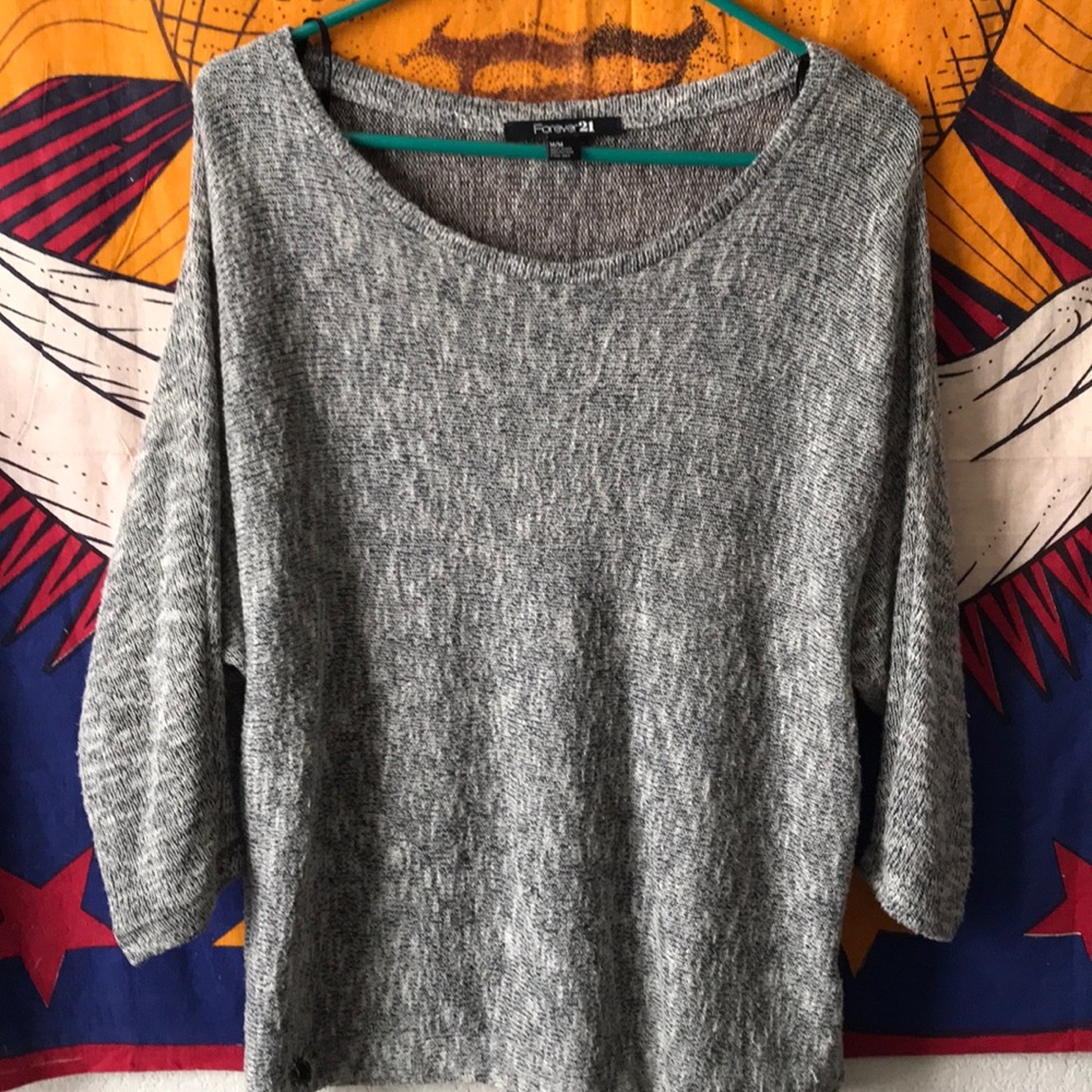 Long mid sleeve sweater